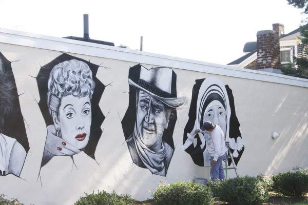 Ed Capaeu mural famous people